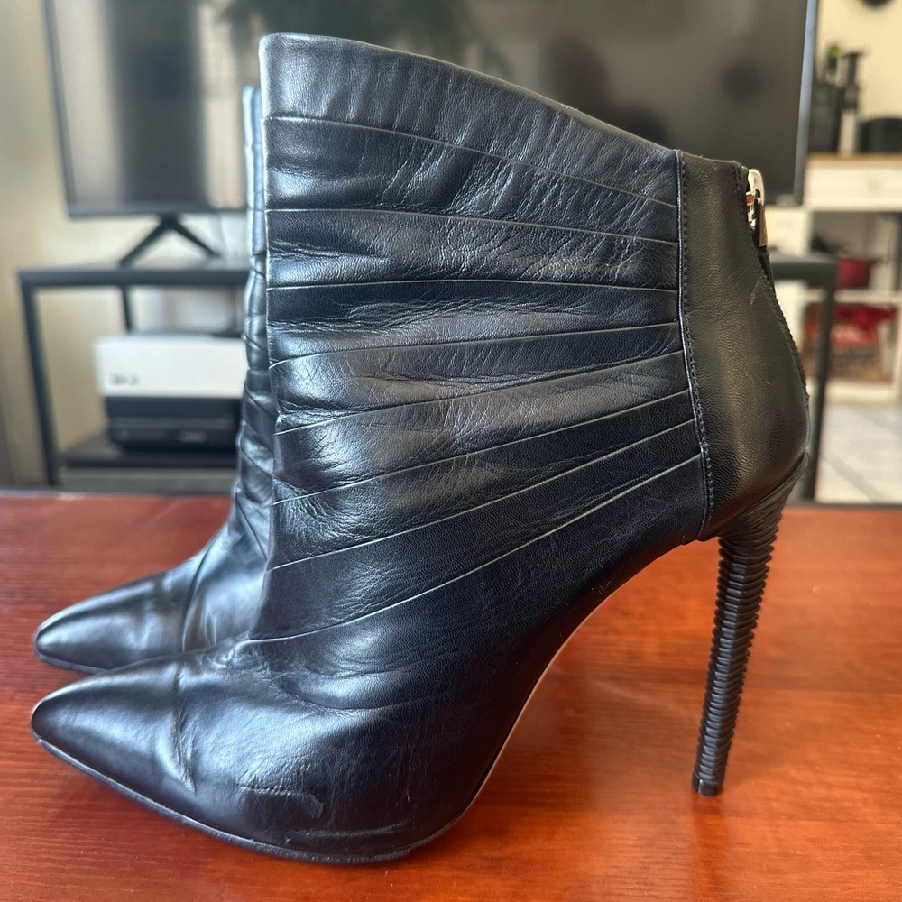Armani elegant leather ankle boots